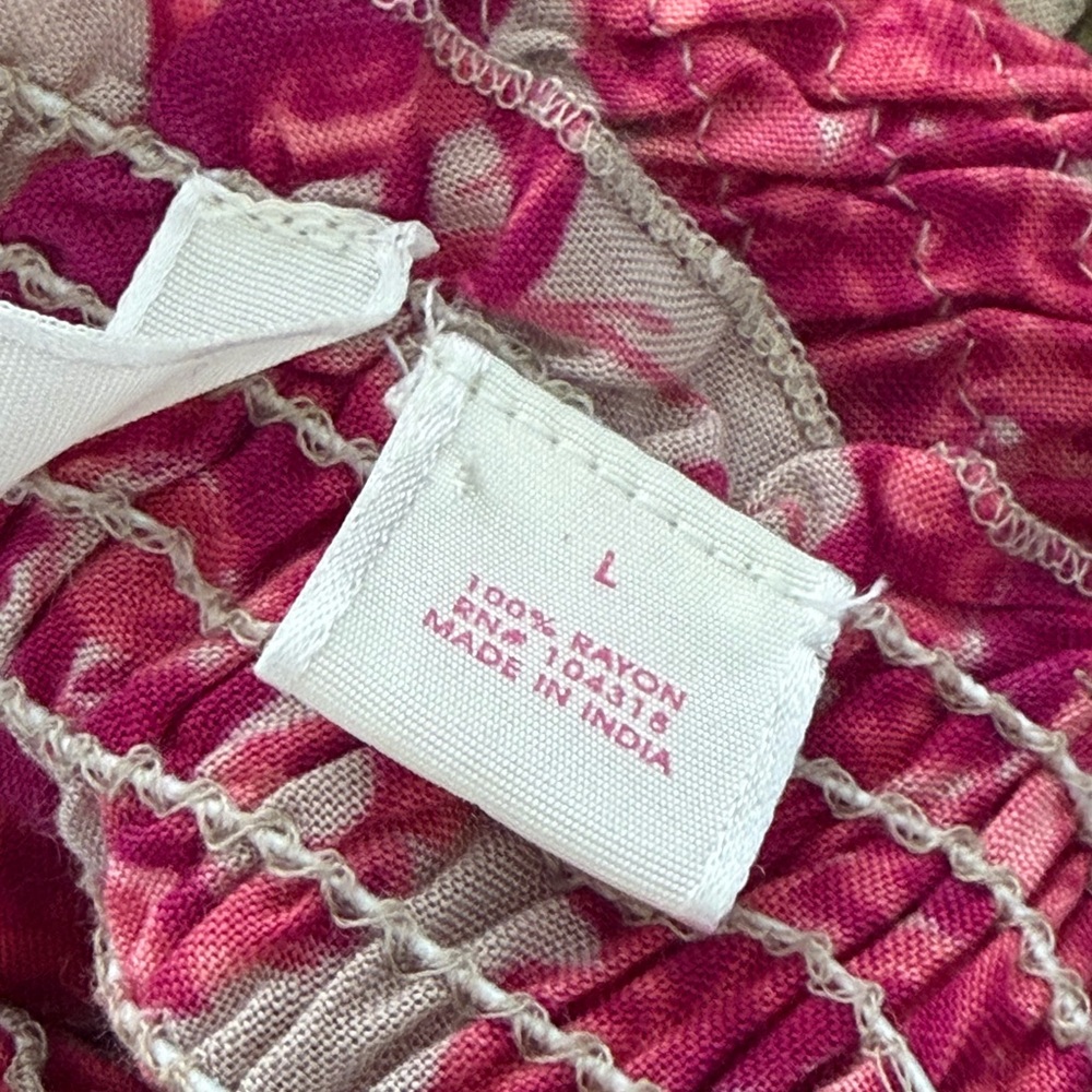 Women’s Pink Paisley V-Neck Top - Picture 5 of 5